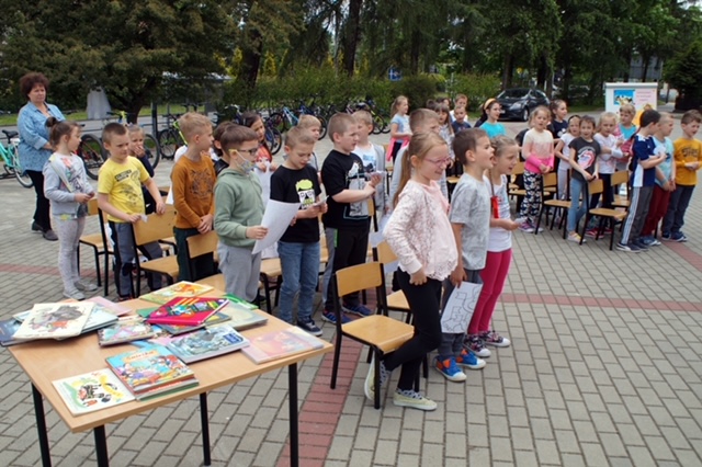 ŚWIĘTO UCZNIÓW KLAS PIERWSZYCH I BIBLIOTEKI SZKOLNEJ