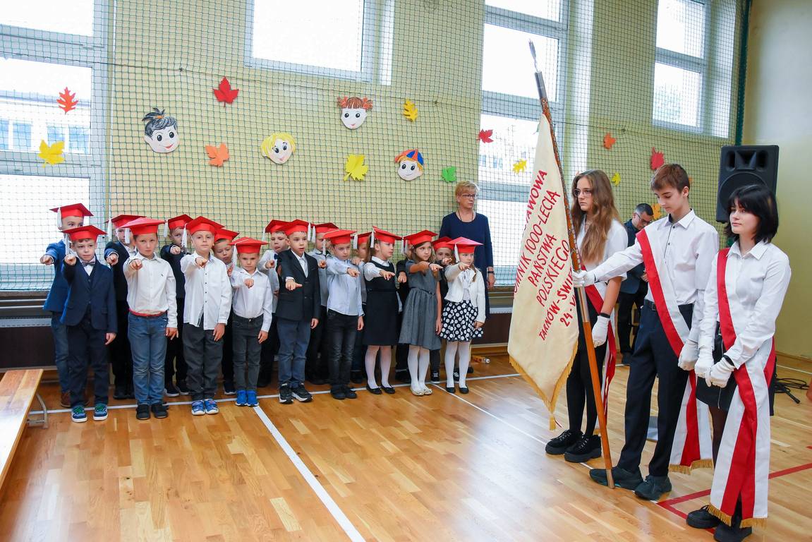 ŚLUBUJĘ BYĆ DOBRYM I MĄDRYM CZŁOWIEKIEM....