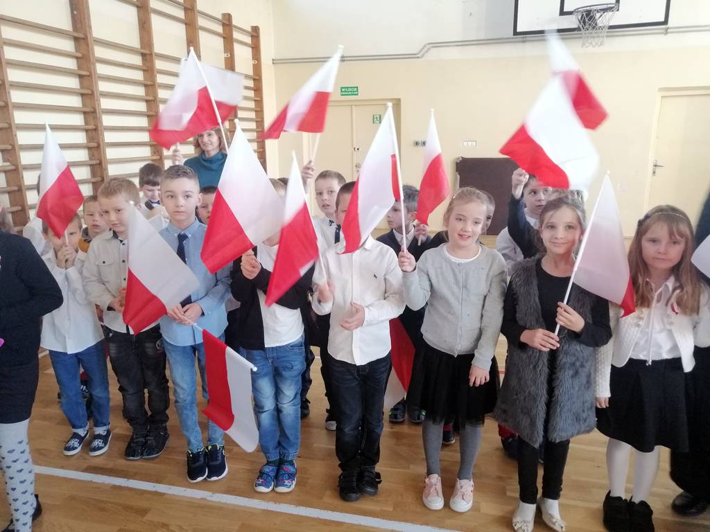 Apel z okazji 11 listopada w klasach I - III