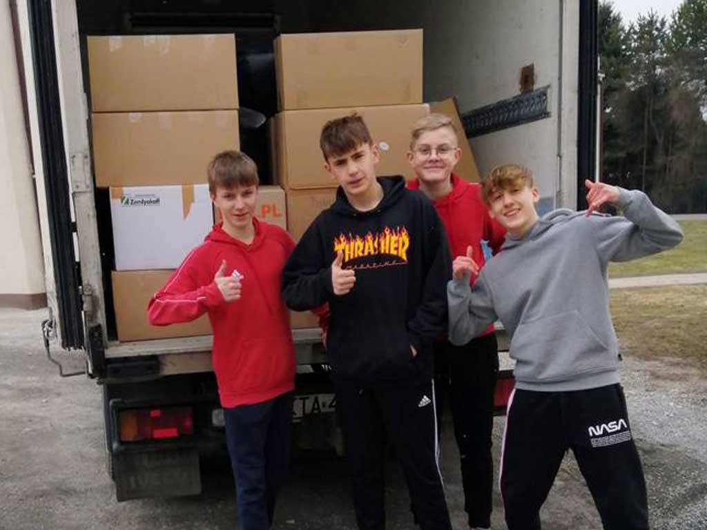 Wsparcie i przekazanie pomocy rzeczowej dla mieszkańców Ukrainy