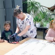 Co piszczy pod liśćmi?