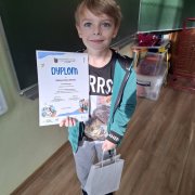 Zuzia Kuc i Maja Pikus  z klasy 3b – zwyciężczyniami konkursu  „Zawody rzemieślnicze”