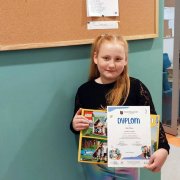 Zuzia Kuc i Maja Pikus  z klasy 3b – zwyciężczyniami konkursu  „Zawody rzemieślnicze”