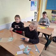 Mikołajkowe zajęcia kreatywne w 2a