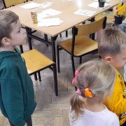 Wizyta przedszkolaków w naszej szkole – „Jesień w przyrodzie”